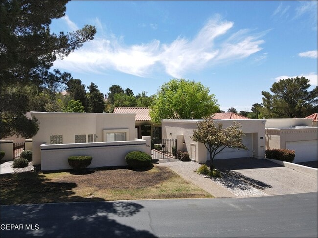 property at 1004 Los Jardines Cir
