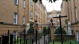 4933 N Whipple St in Chicago, IL - Building Photo
