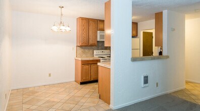 155 Pearl St in Oakland, CA - Building Photo - Building Photo