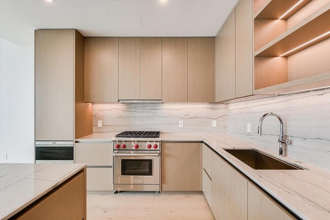 610 Davis St, Unit 3502 in Austin, TX - Building Photo - Building Photo