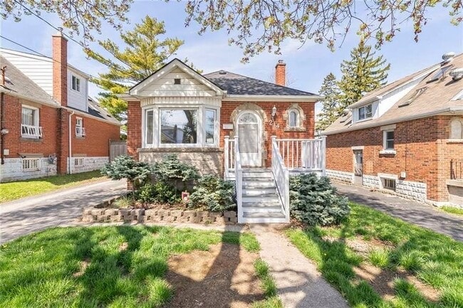 property at 214 E 19th St