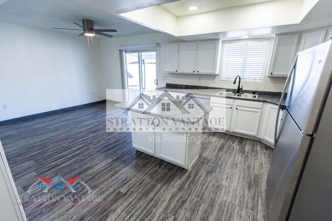 property at 2526 E Juanita Ave