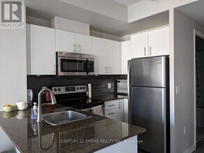 1-701 Cole St in Toronto, ON - Building Photo - Building Photo