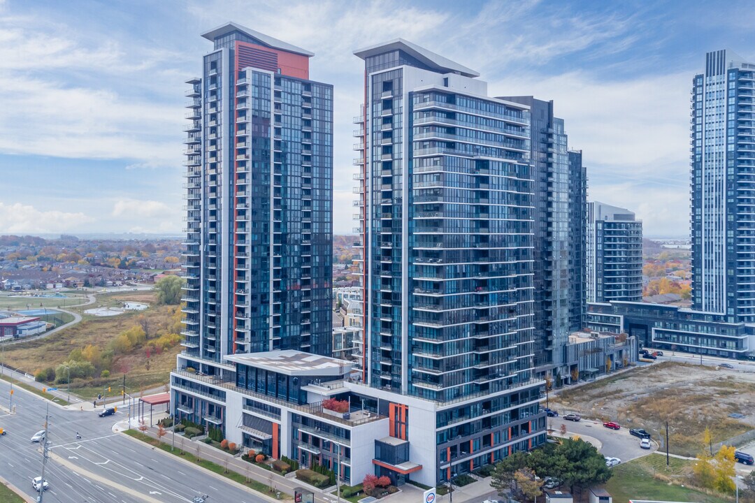 Crystal Condominiums in Mississauga, ON - Building Photo