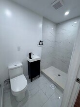 647 N 16th St, Unit 1 in Philadelphia, PA - Building Photo - Building Photo