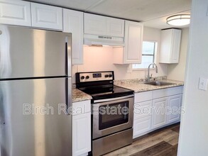7040 Commons Blvd in Port Richey, FL - Building Photo - Building Photo