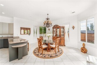 5206 Topeka Dr in Los Angeles, CA - Building Photo - Building Photo