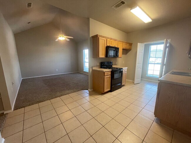 120 Collett Ct-Unit -122 in Weatherford, TX - Building Photo - Building Photo