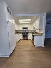 5325 Denny Ave in Los Angeles, CA - Foto de edificio - Building Photo