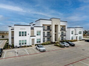 Moderno in New Braunfels, TX - Building Photo - Building Photo