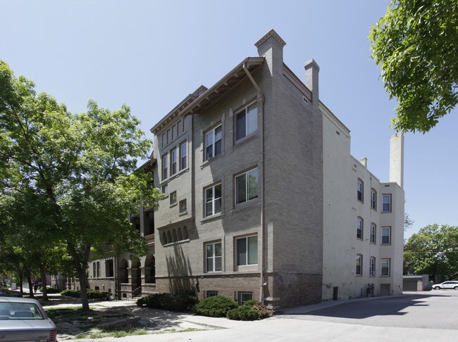 Hilltop Apartments in Denver, CO - Foto de edificio - Building Photo