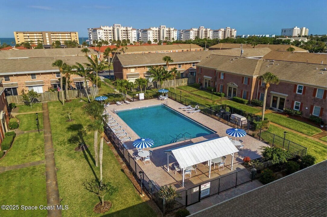 923 S Colonial Ct in Indian Harbour Beach, FL - Building Photo