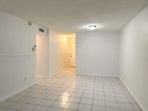 8500 SW 109th Ave in Miami, FL - Building Photo - Building Photo