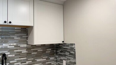 4 Hallmark Gdns in Burlington, MA - Building Photo - Building Photo