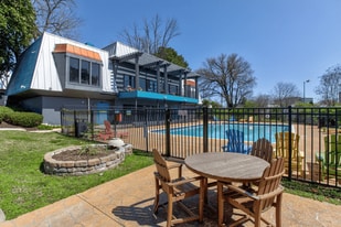 Highland on Briley in Nashville, TN - Building Photo