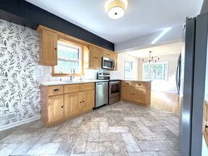 2202 N 116th St in Wauwatosa, WI - Building Photo - Building Photo