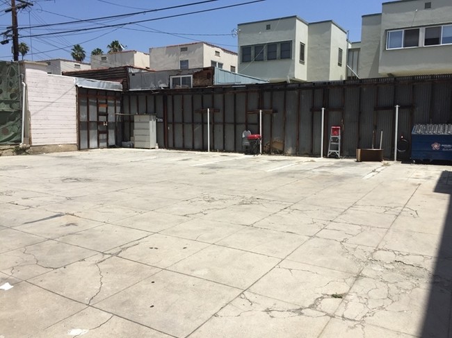 152 S Berendo St in Los Angeles, CA - Building Photo - Building Photo