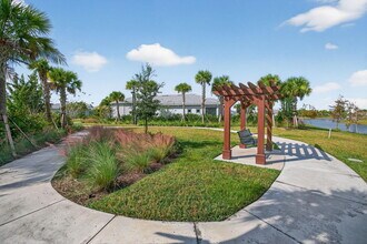 10405 Northbrook Cir in Palm Beach Gardens, FL - Building Photo - Building Photo