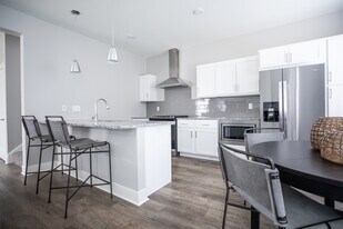 Evergreen Townhomes in Grand Rapids, MI - Building Photo