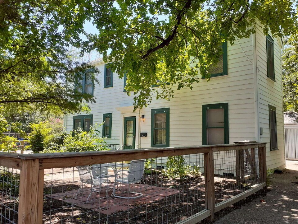 1300 Lorrain St in Austin, TX - Building Photo