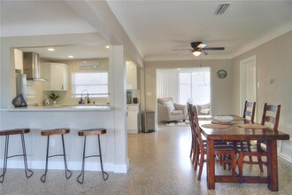 104 163rd Ave in Redington Beach, FL - Foto de edificio - Building Photo