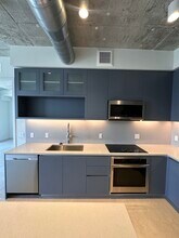 142 NW 31st St, Unit B21 in Miami, FL - Foto de edificio - Building Photo
