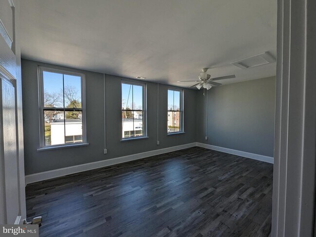 55 S 3rd St-Unit -3 in Oxford, PA - Foto de edificio - Building Photo