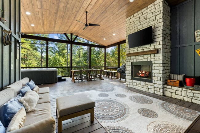 25 Eagle Pne Ln in Broken Bow, OK - Foto de edificio - Building Photo