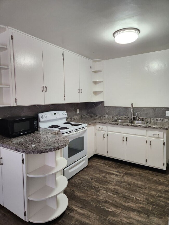 property at 2503-2525 Leland Ave