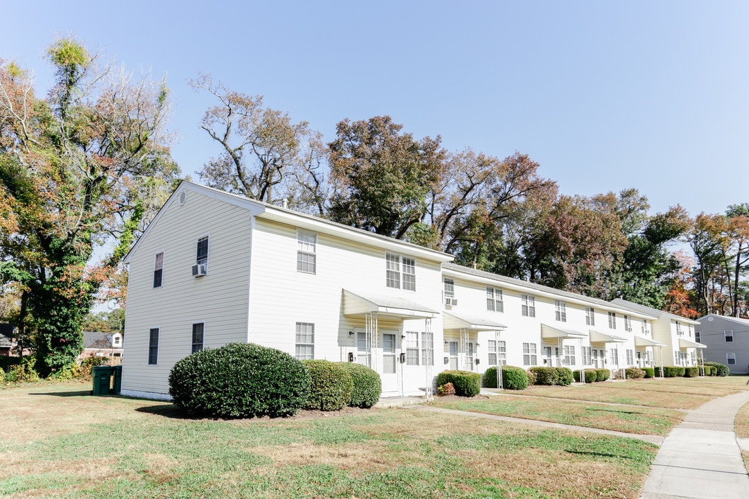 Ingleside Square Apartments in Norfolk, VA - Building Photo