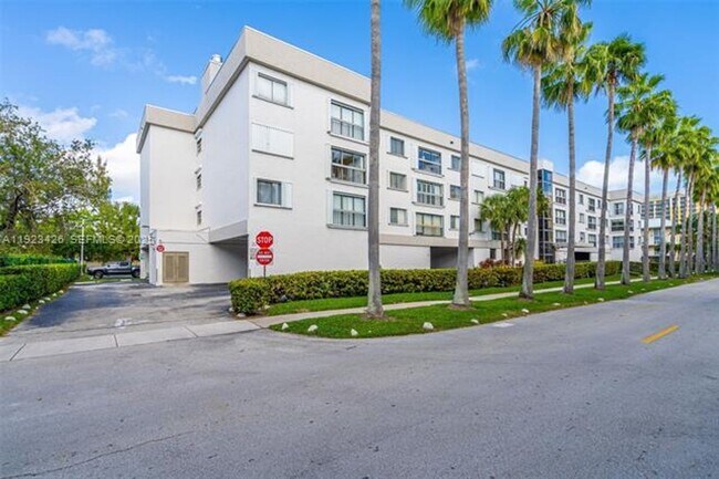 255 Galen Dr in Key Biscayne, FL - Building Photo - Building Photo