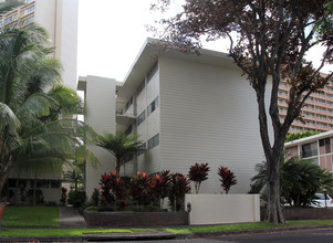 The Continental Plaza in Honolulu, HI - Building Photo - Building Photo