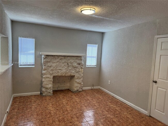 153 NW 35th St in Miami, FL - Building Photo - Building Photo
