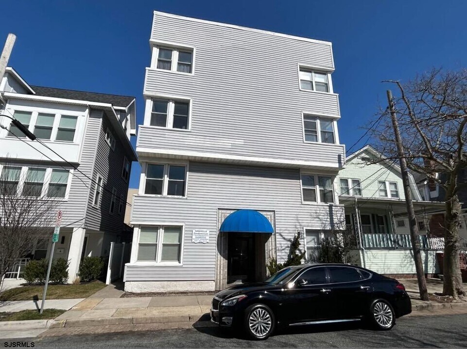 11 S Nashville Ave in Ventnor City, NJ - Building Photo