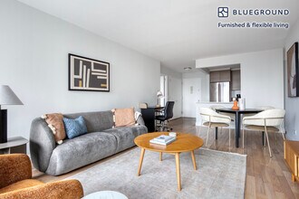 235 W 48th St in New York, NY - Building Photo - Building Photo