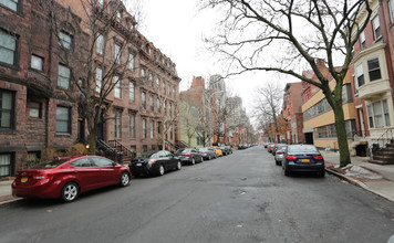 327 STATE St in Albany, NY - Foto de edificio - Building Photo