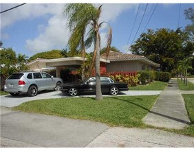 1400 Polk St in Hollywood, FL - Foto de edificio - Building Photo