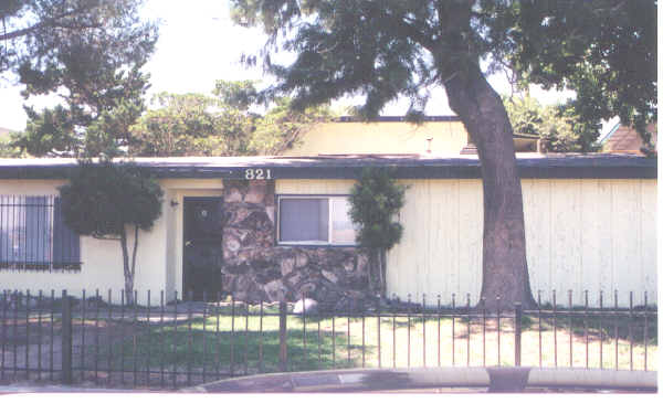 821 N Vineyard Ave in Ontario, CA - Building Photo - Building Photo