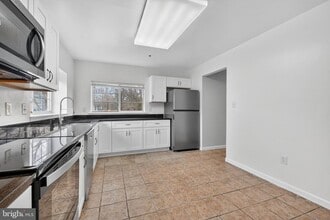 1600 Brooksquare Dr in Capitol Heights, MD - Building Photo - Building Photo