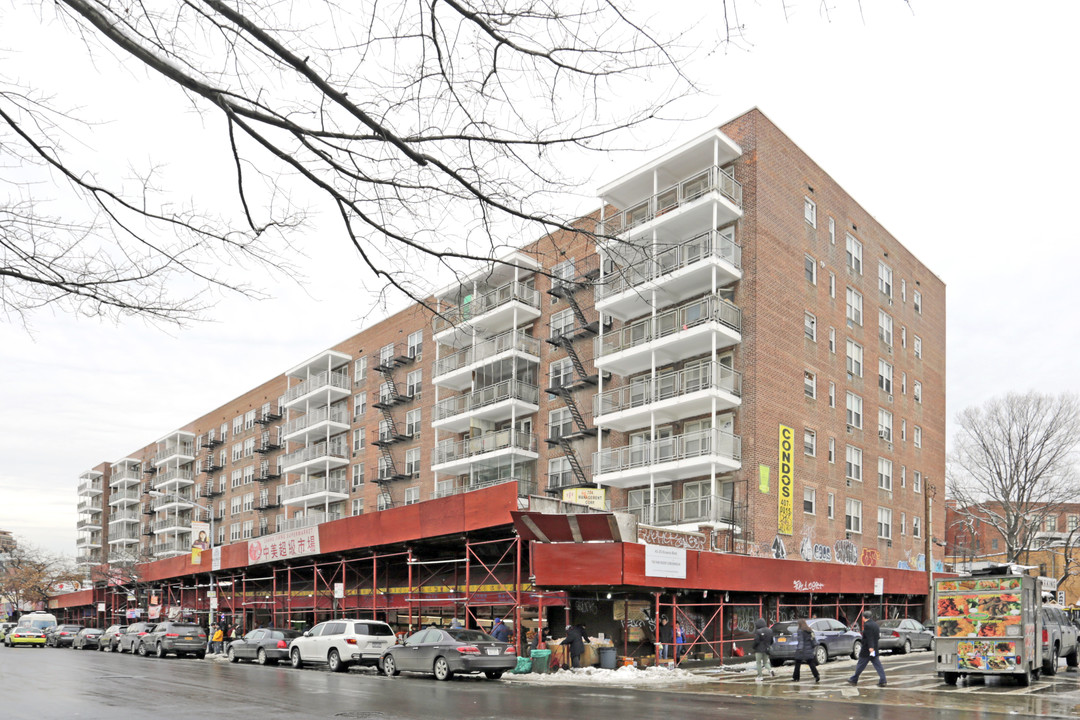 Park Regent Condominium in Flushing, NY - Building Photo