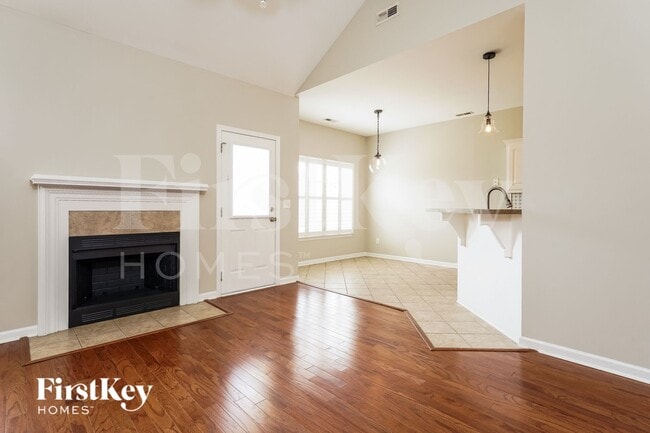 7685 Eagle Lake Rd in North Charleston, SC - Foto de edificio - Building Photo