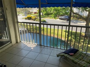 11520 Shipwatch Dr in Largo, FL - Foto de edificio - Building Photo