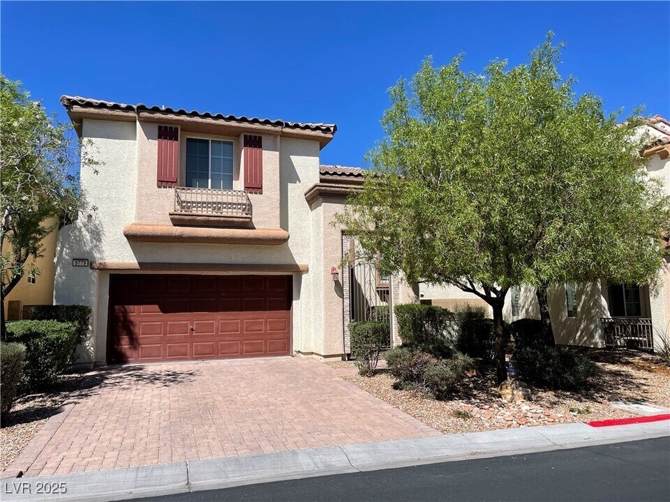 9779 Twin Ponds Ct in Las Vegas, NV - Foto de edificio