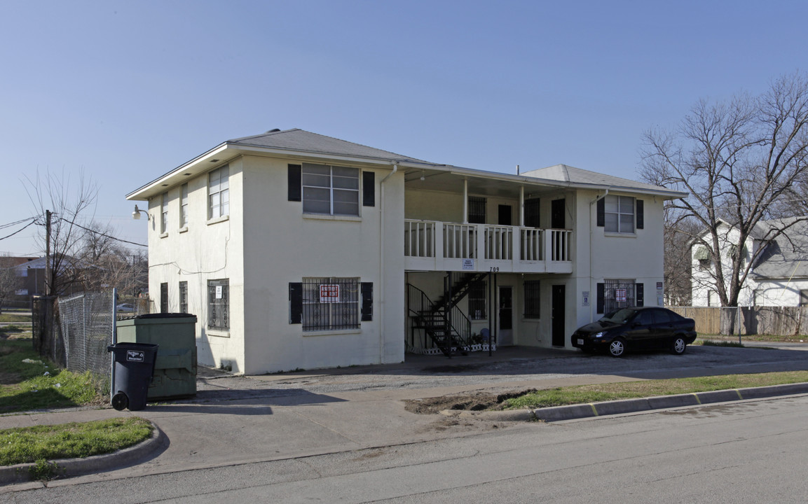 709 W Richmond Ave in Fort Worth, TX - Building Photo