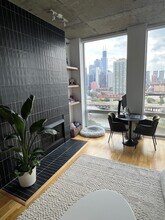 700 N Larrabee St, Unit 1212 in Chicago, IL - Foto de edificio - Building Photo