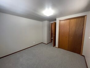 708 7th Ave, Unit 712 in Sibley, IA - Building Photo - Building Photo