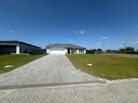 1614 NE 2nd Pl in Cape Coral, FL - Building Photo