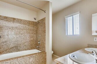 5204 Shady Grove Ln in Las Vegas, NV - Building Photo - Building Photo