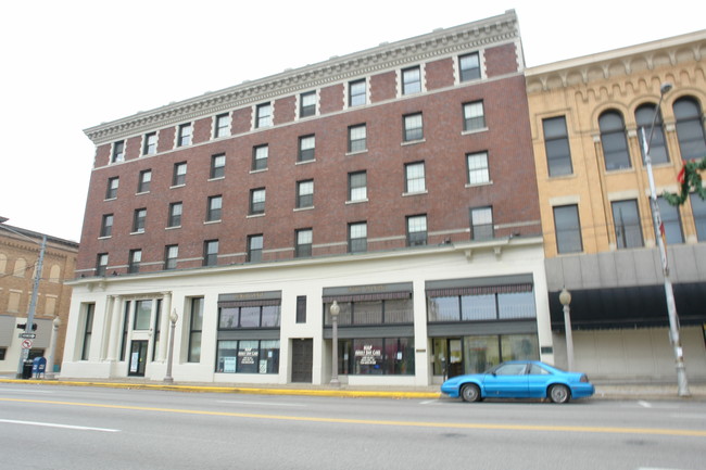 Brodhead Apartments in Beaver Falls, PA - Building Photo - Building Photo