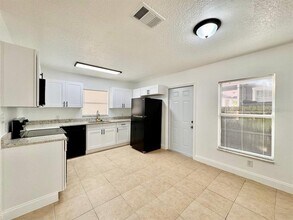 8108 N 11th St in Tampa, FL - Building Photo - Building Photo